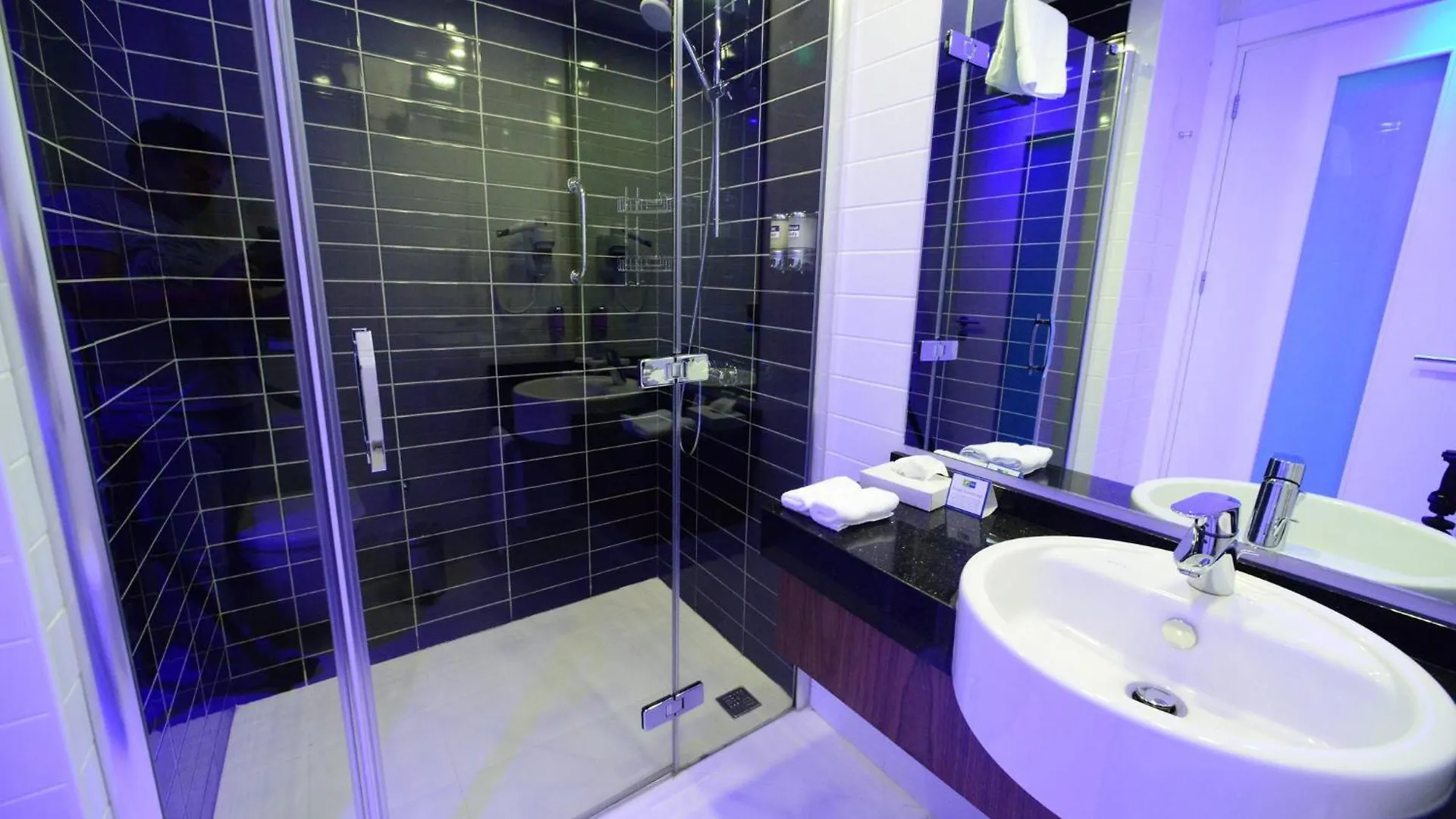 Отель Holiday Inn Express Istanbul-Altunizade By Ihg