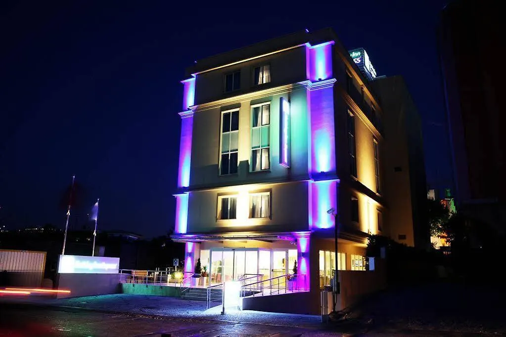 Holiday Inn Express Istanbul-Altunizade, an IHG Hotel